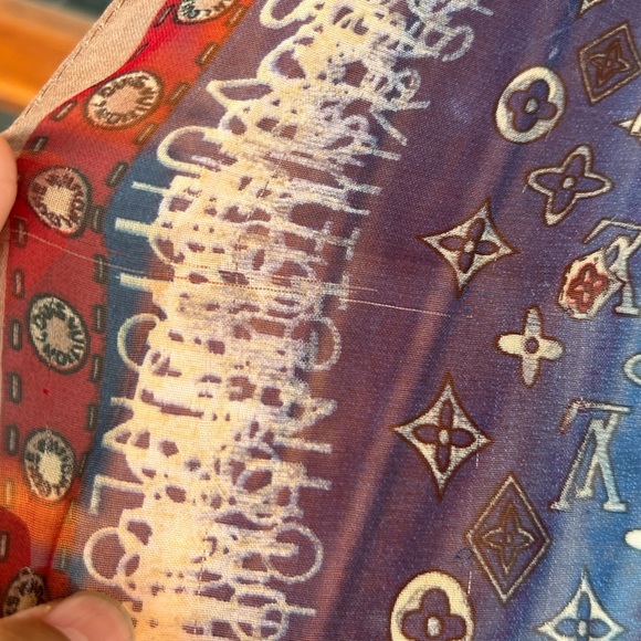 Louis Vuitton silk stole. Used. - Picture 6 of 8